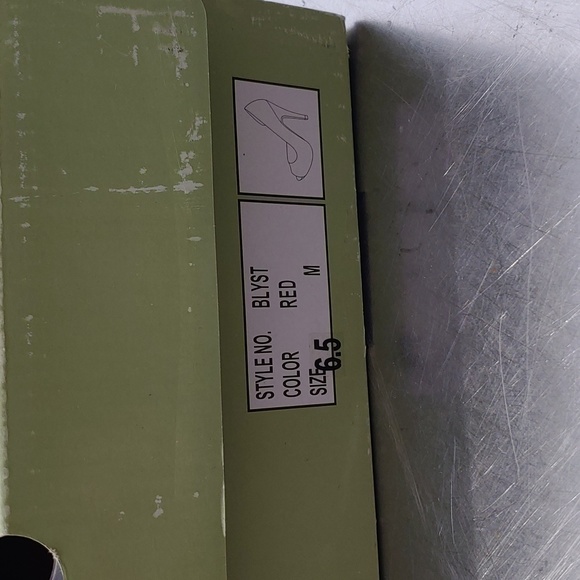 Red peep toe heels - Picture 3 of 4